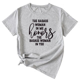 Modisches Damen-T-Shirt „The BADASS WOMAN“ mit kurzen Ärmeln