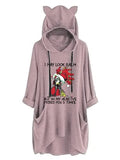 Damen Kapuzenpullover mit Taschen „Ich sehe vielleicht ruhig aus, aber in meinem Kopf habe ich dich dreimal gepickt“