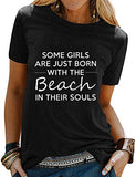 Manche Mädchen werden einfach mit dem Strand in ihrer Seele geboren T-Shirt