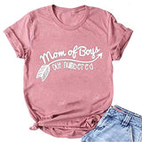 Damen T-Shirt mit Aufschrift „Mom of Boys Out Numbered“