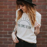 Damen T-Shirt mit Aufdruck „Here Comes The Sun“