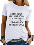 Manche Mädchen werden einfach mit dem Strand in ihrer Seele geboren T-Shirt