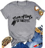 Damen T-Shirt mit Aufschrift „Mom of Boys Out Numbered“