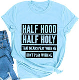 Damen T-Shirt mit halber Kapuze, halb heilig, „Pray with Me, Don't Play with Me“