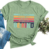 T-shirt Les femmes dans un monde où vous pouvez être n'importe quoi, soyez gentil