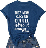 Diese Mama läuft mit Kaffee und Wein T-Shirt