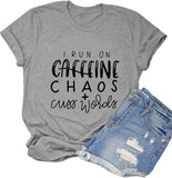 Ich laufe mit Koffein-Chaos und Schimpfwörtern Grafik T-Shirt