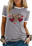 Damen T-Shirt mit Buffalo-Karomuster und Leoparden-Herz für den Valentinstag