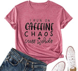 Ich laufe mit Koffein-Chaos und Schimpfwörtern Grafik T-Shirt