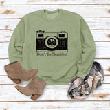 Lockerer Pullover mit Rundhalsausschnitt und langen Ärmeln und „Don’t Be Negative“-Aufdruck