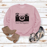 Lockerer Pullover mit Rundhalsausschnitt und langen Ärmeln und „Don’t Be Negative“-Aufdruck