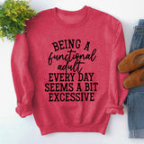 Ein funktionelles Rundhalsoberteil mit langen Ärmeln und lockerem Sweatshirt