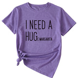 MINIMALISTISCHES T-SHIRT MIT RUNDHALSAUSSCHRIFTZUG „I NEED A HUG“ MIT KURZEN ÄRMELN