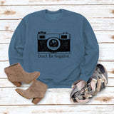 Lockerer Pullover mit Rundhalsausschnitt und langen Ärmeln und „Don’t Be Negative“-Aufdruck