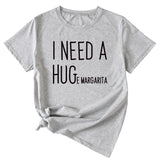 MINIMALISTISCHES T-SHIRT MIT RUNDHALSAUSSCHRIFTZUG „I NEED A HUG“ MIT KURZEN ÄRMELN