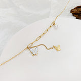 Chaîne en morceaux avec pendentif papillon tridimensionnel et collier de perles avec chaîne de clavicule assortie
