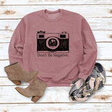 Lockerer Pullover mit Rundhalsausschnitt und langen Ärmeln und „Don’t Be Negative“-Aufdruck