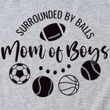 Surrounded By Balls Mom T-Shirt mit Basketball-Muster, Rundhalsausschnitt, kurzärmelig