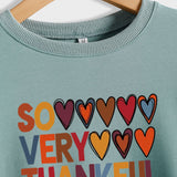 SO VERY THANKFUL Pullover mit Herz-Buchstaben, Rundhalsausschnitt, langen Ärmeln, große Größe