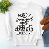 Ein funktionelles Rundhalsoberteil mit langen Ärmeln und lockerem Sweatshirt