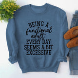 Ein funktionelles Rundhalsoberteil mit langen Ärmeln und lockerem Sweatshirt