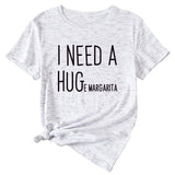 MINIMALISTISCHES T-SHIRT MIT RUNDHALSAUSSCHRIFTZUG „I NEED A HUG“ MIT KURZEN ÄRMELN