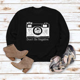 Lockerer Pullover mit Rundhalsausschnitt und langen Ärmeln und „Don’t Be Negative“-Aufdruck